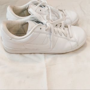Nike Classic Women’s Tennis Sneakers